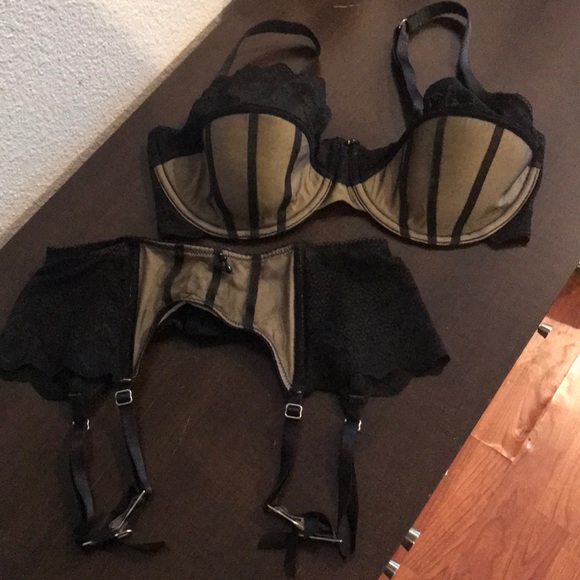 Other - Elle Macpherson bra and garter belt set